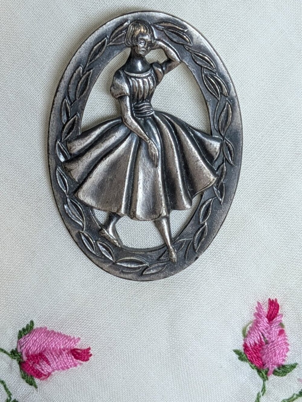 Vintage Singer Teenage Dressmaking Contest Award Pin Brooch Mid Century Sewing